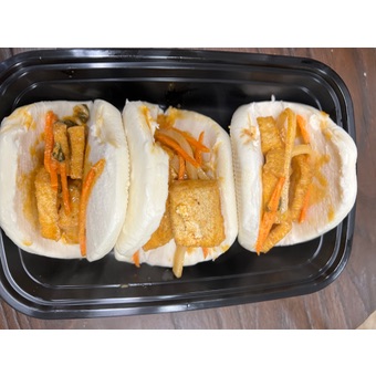 Red curry tofu bun