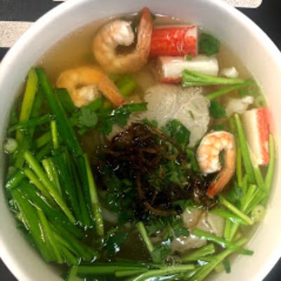 20.Rice Noodle with pork,shrimp,squid,crabmeat(imitation) Soup