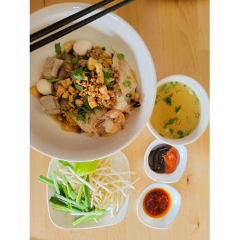 40. West Hills Combo Noodle / Hu tieu dac biet