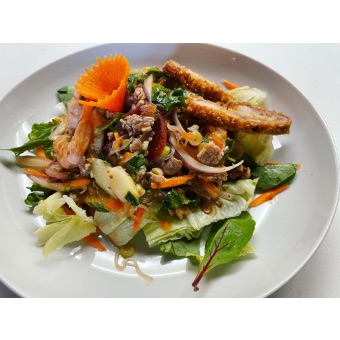 SL6 Crispy Pork Salad