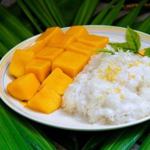 36 Sticky Rice w/ Mango